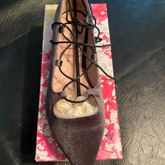 🚨SHOES🚨 - Picture 1 of 2